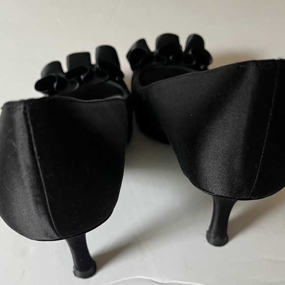 Stuart Weitzman black satin peep toe heels 7.5 - Picture 9 of 10